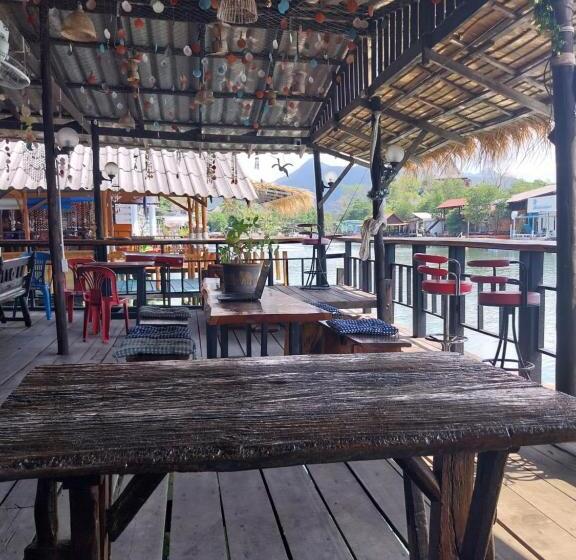 膳宿费 Jonnie S Riverside Resort