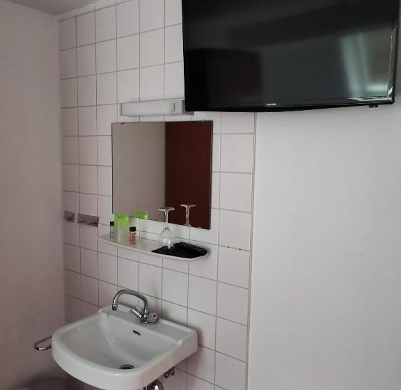 膳宿费 Room In Guest Room   Single Room With Shared Bathroom And Kitchen