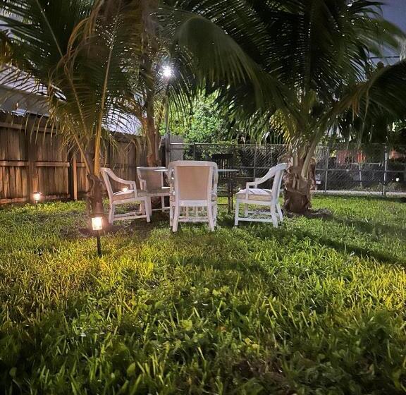 فندق صغير 103 Miami Shared Rooms For Men Central Comfortable, Affordable