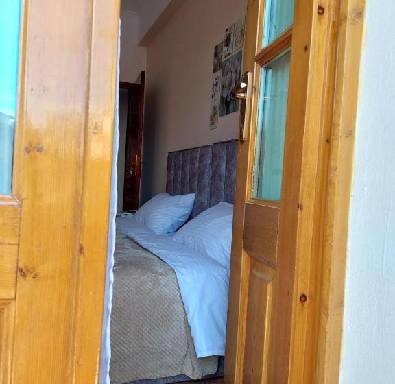 مبيت وإفطار Godard Apartments