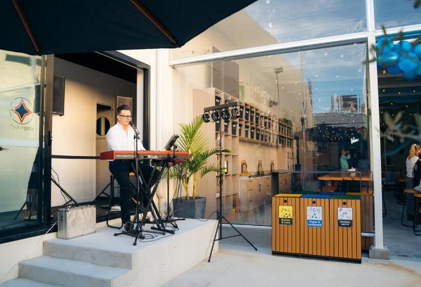 Capsuleaccom Hostel