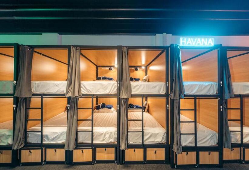 Capsuleaccom Hostel