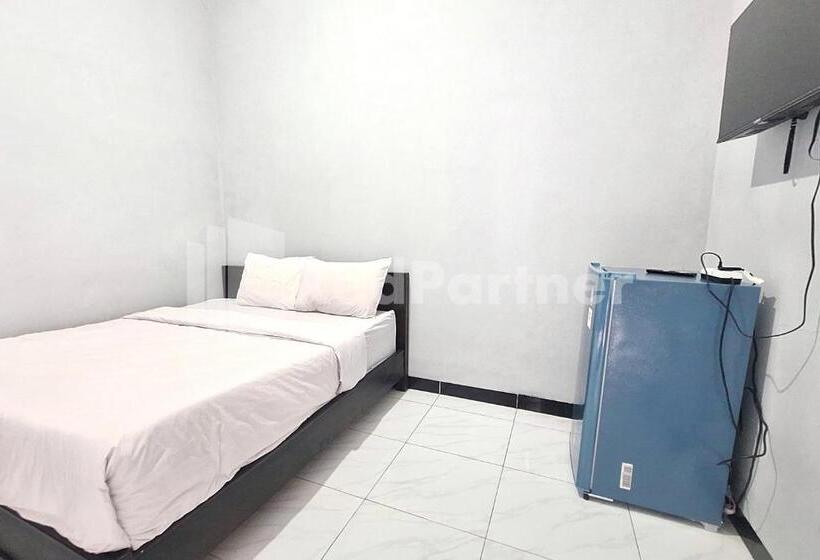 בית מלון כפרי Vins Homestay Kroya Mitra Reddoorz