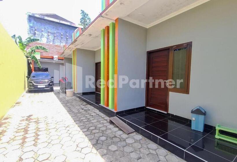 בית מלון כפרי Vins Homestay Kroya Mitra Reddoorz