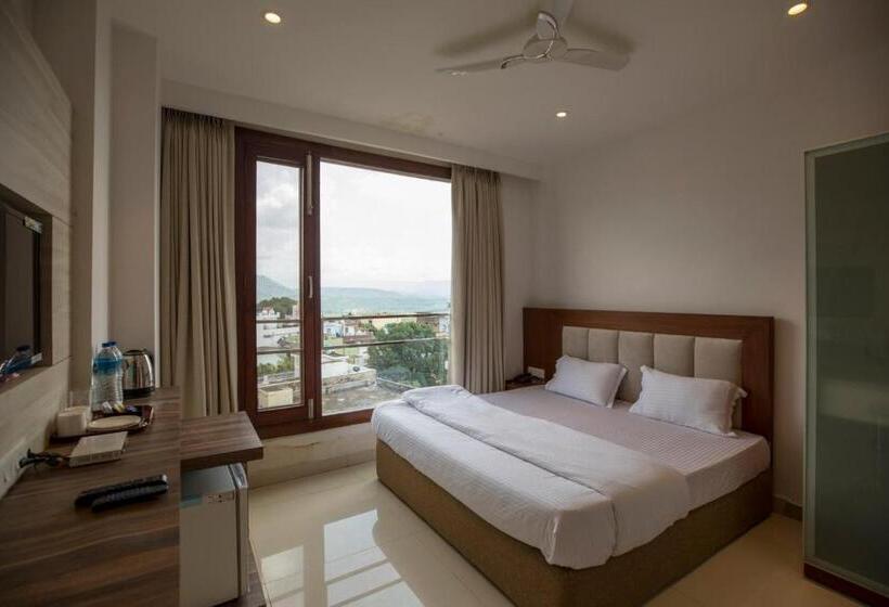 Le Mars Hotel Ladan