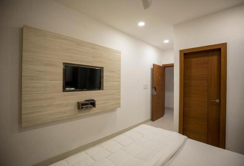 Le Mars Hotel Ladan