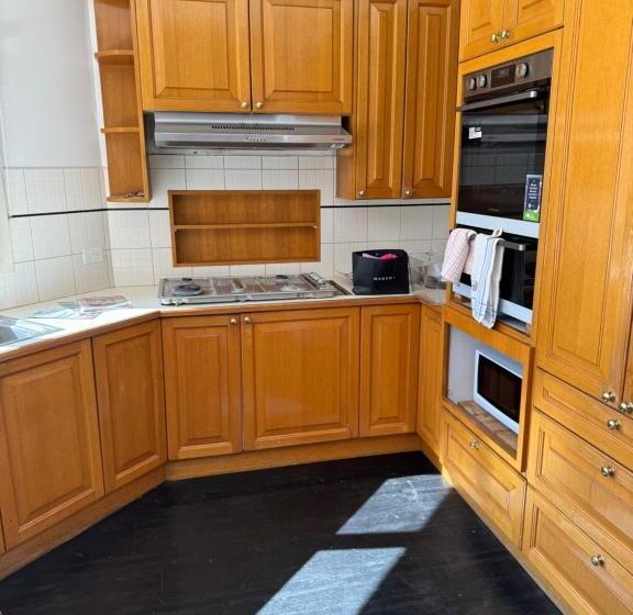 Пансион Bentleighs Magnificent Beautifully Renovated And Extended 1920s Period Family Home