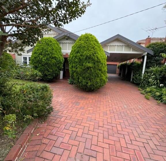 Пансион Bentleighs Magnificent Beautifully Renovated And Extended 1920s Period Family Home