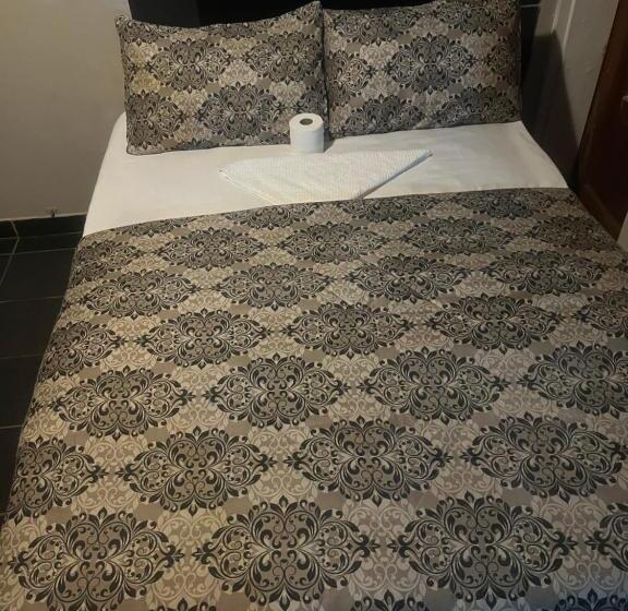 פנסיון Happy Time Guest Houses