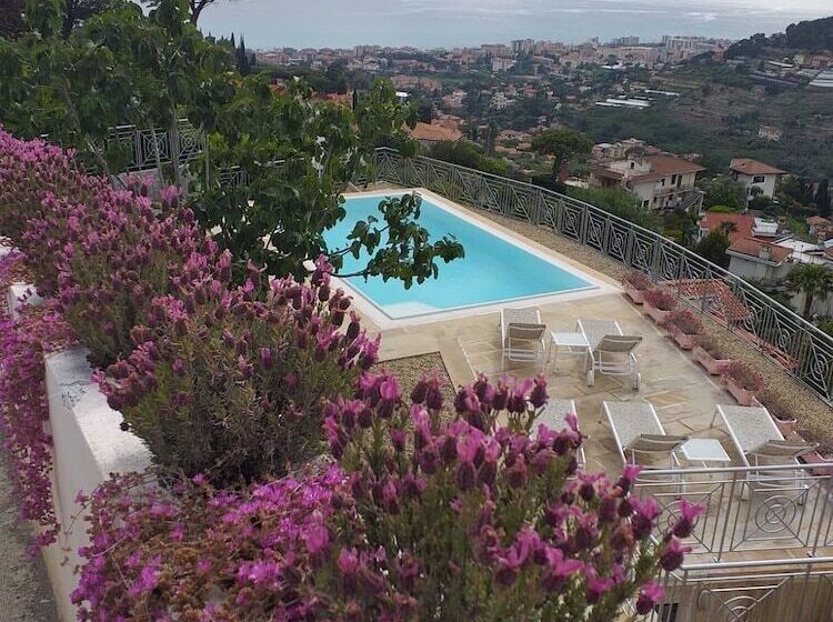 تختخواب و صبحانه Villa Gaia   Luxury Villa, Pool & Wellness Rooms