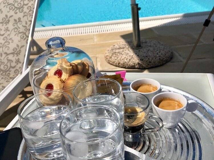 تختخواب و صبحانه Villa Gaia   Luxury Villa, Pool & Wellness Rooms