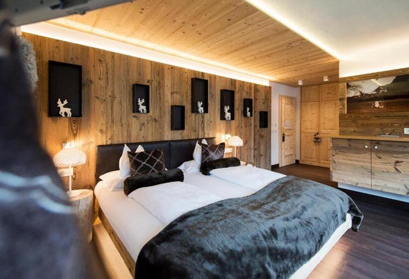 هتل Chalet S   Dolomites Design   Adults Recommended