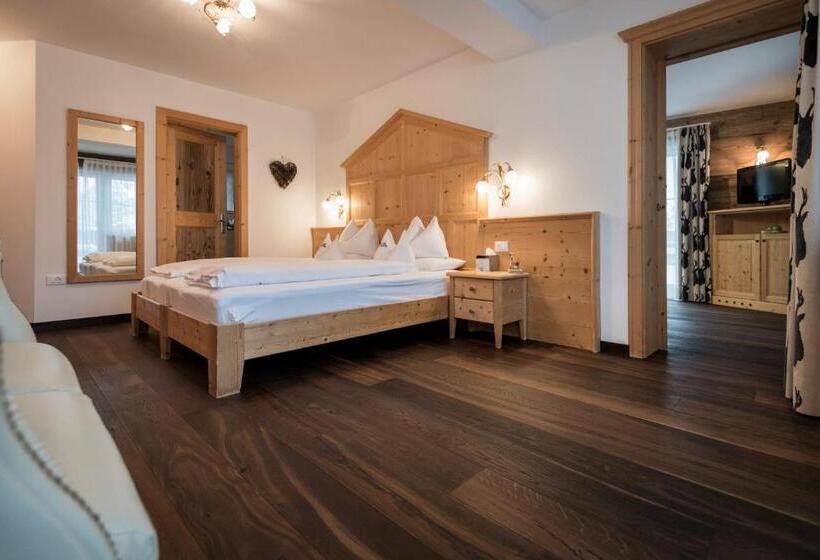 هتل Chalet S   Dolomites Design   Adults Recommended