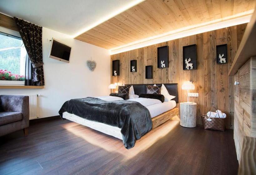 هتل Chalet S   Dolomites Design   Adults Recommended