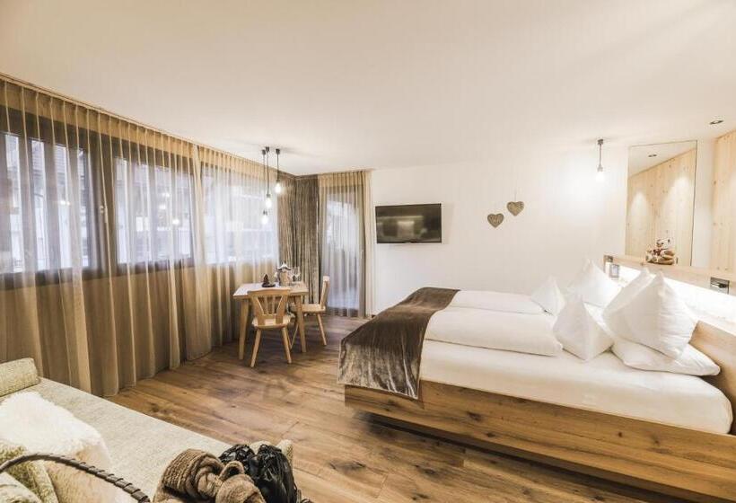 هتل Chalet S   Dolomites Design   Adults Recommended