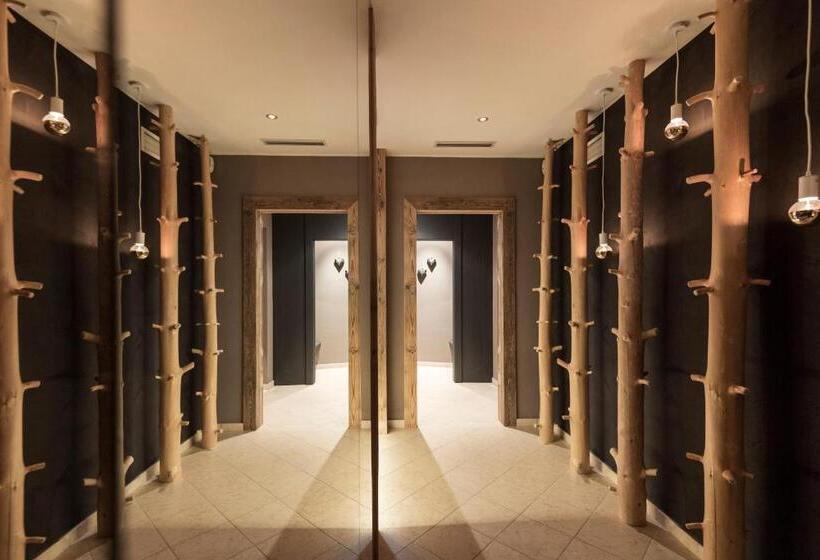 هتل Chalet S   Dolomites Design   Adults Recommended