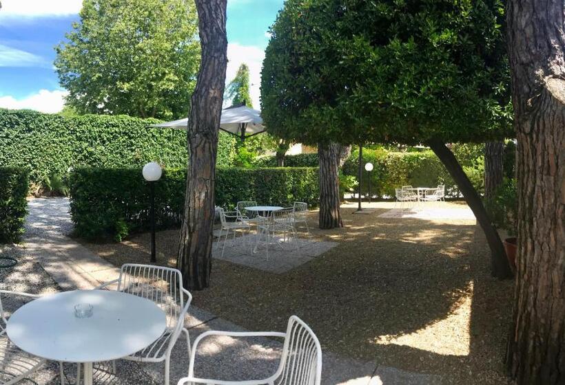 בית מלון כפרי Milton