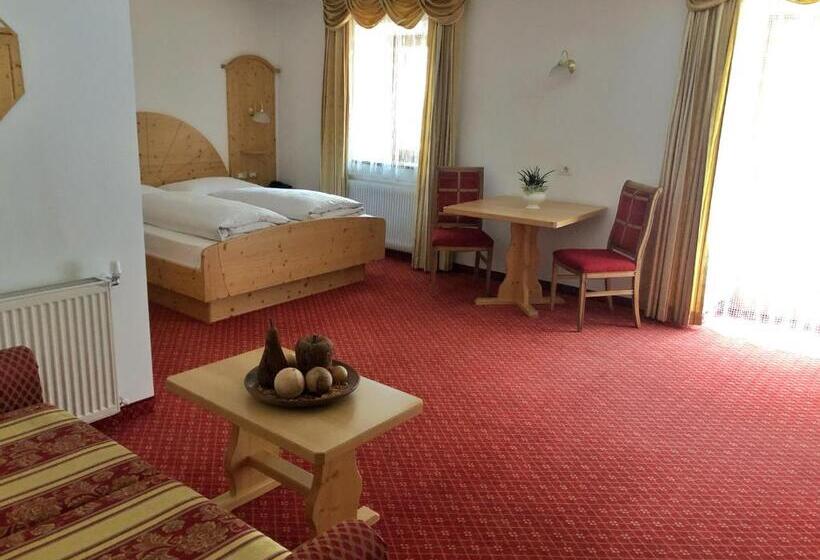 Отель Zur Brücke   Your Home In Heart Of South Tyrol, With Brixencard And Free Parking