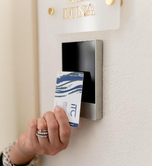 تختخواب و صبحانه Aurluna Luxury Suites
