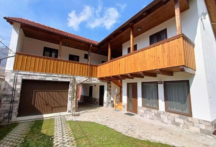 پانسیون Casa De Vacanță Zabpatak Vendégház