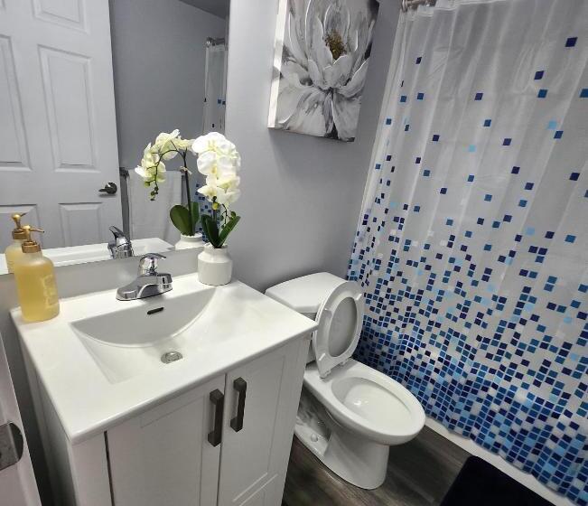 بنسيون Entire Basement Suite With Private Entrance
