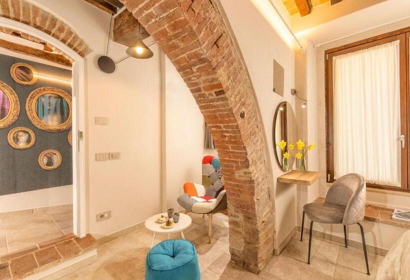ペンション Palazzo Falcinelli Luxury Room In Montepulciano Center With Elevator