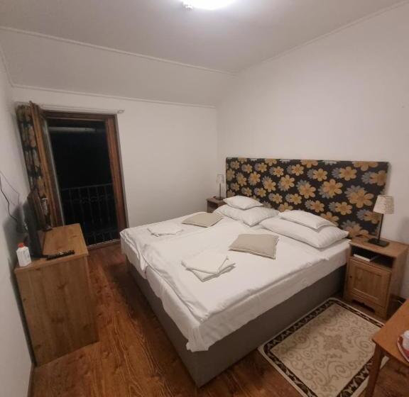 مبيت وإفطار Credo Panzió