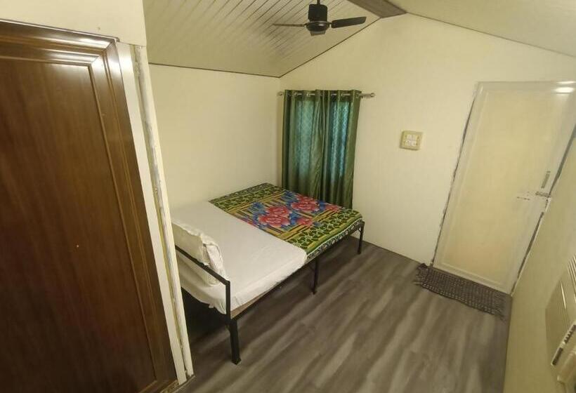 호텔 Baadal Pani Beach Resort Near Kelwa Beach