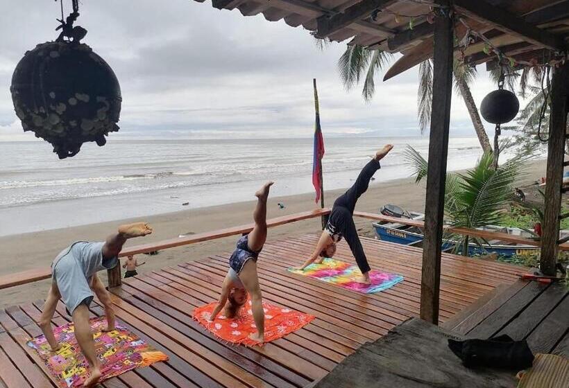 هتل Cabaña Tello Surf