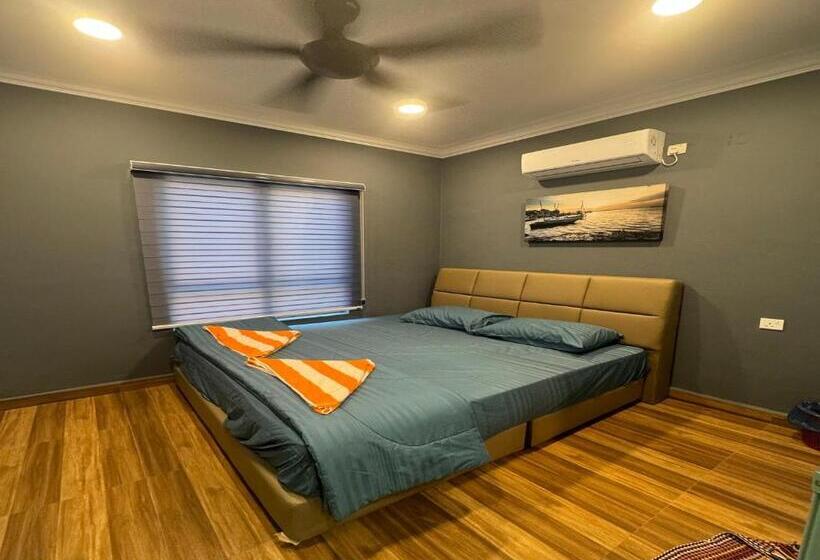 فندق Capital O 90949 Pelangi Beach Resort Mersing