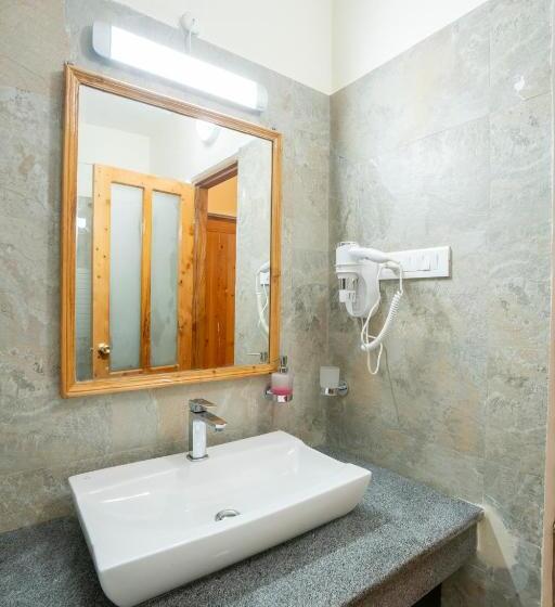 فندق Ezzenza Swarg By Beas Golf Resort   Devlok Manali