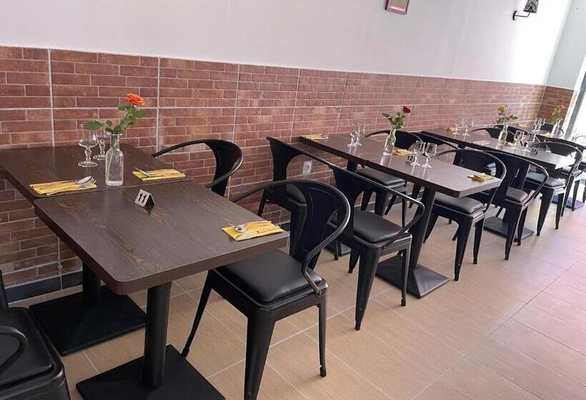 酒店 & Restaurant Isvara