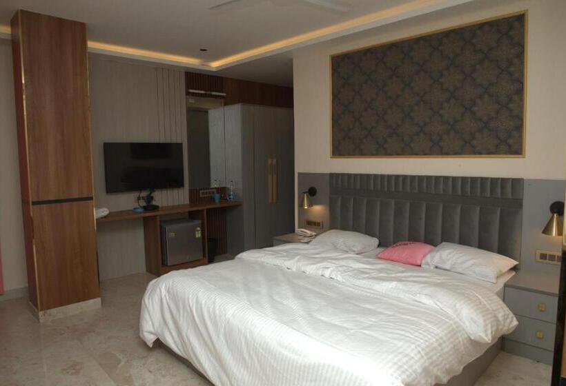 酒店 Saroja Suites