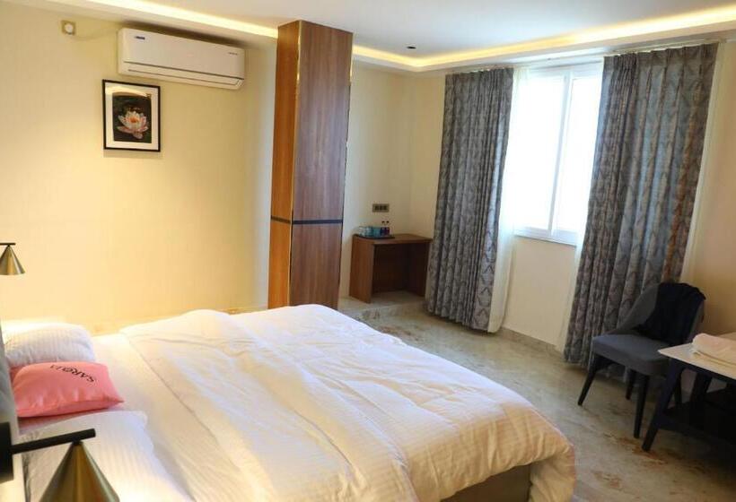 酒店 Saroja Suites