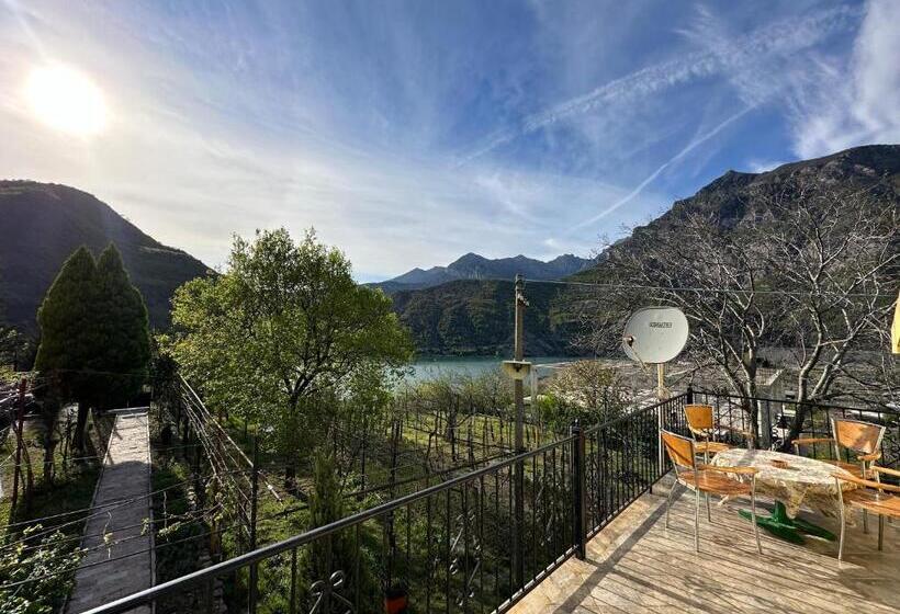 پانسیون Lakeview Escape Koman