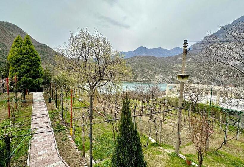 پانسیون Lakeview Escape Koman