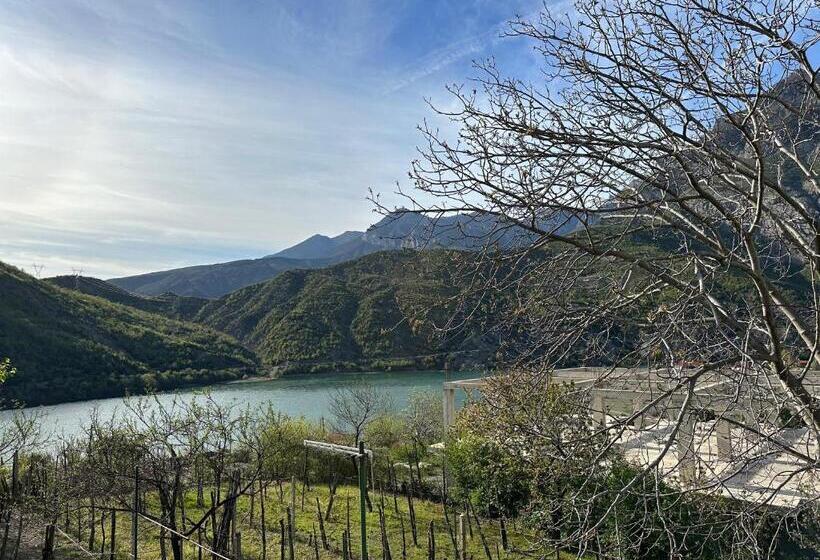 پانسیون Lakeview Escape Koman