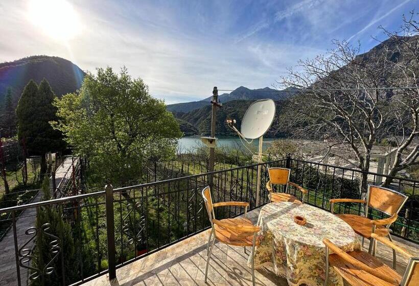 پانسیون Lakeview Escape Koman