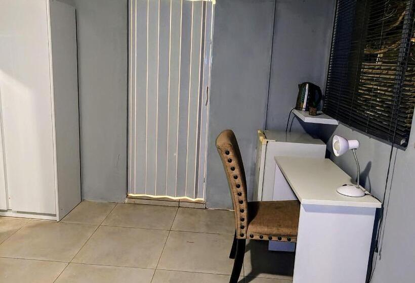 פנסיון Sem S Guest Cottage