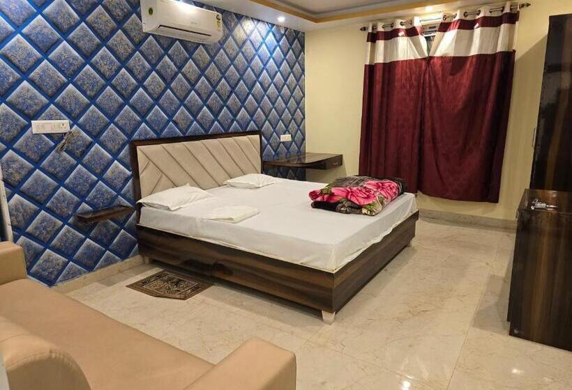 Sarojini Garden Hotel & Restaurant