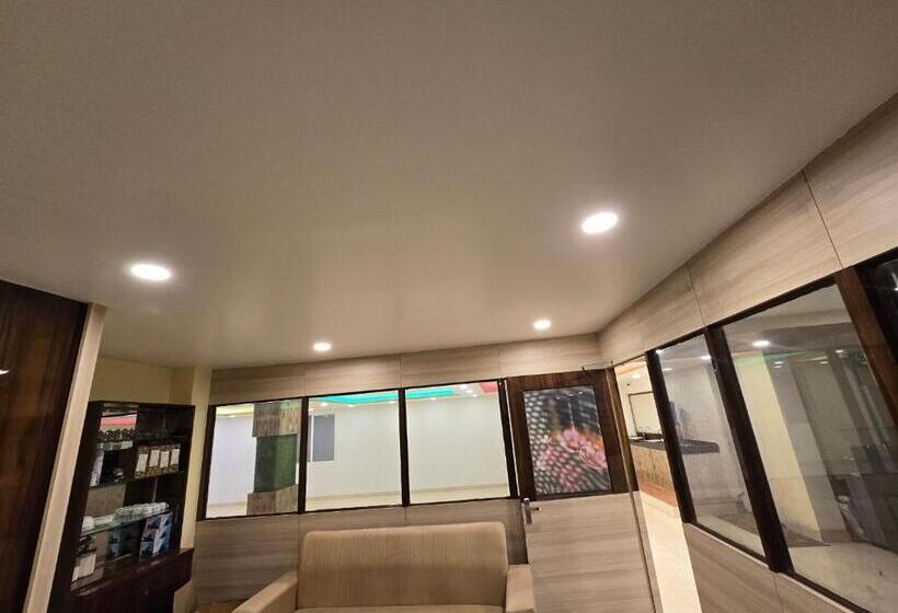 Sarojini Garden Hotel & Restaurant