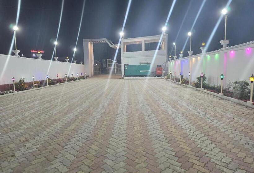 Sarojini Garden Hotel & Restaurant