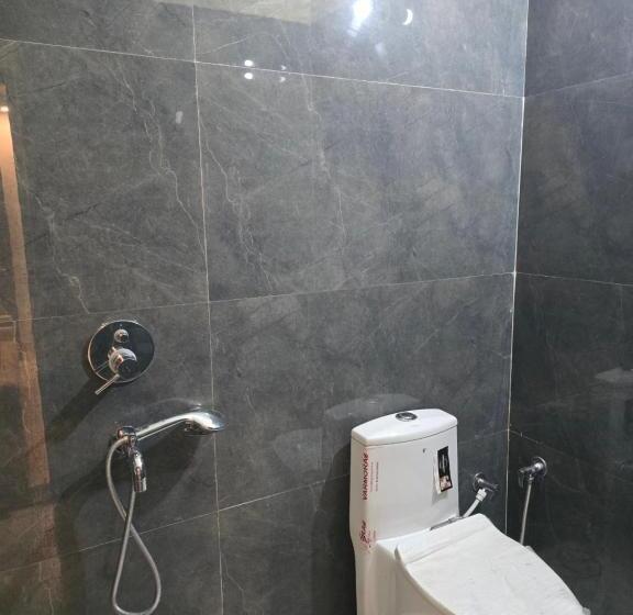 Sarojini Garden Hotel & Restaurant