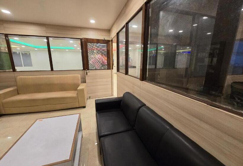 Sarojini Garden Hotel & Restaurant