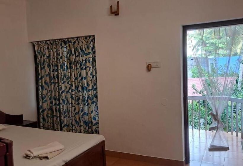 فندق New Vipin Beach Resort