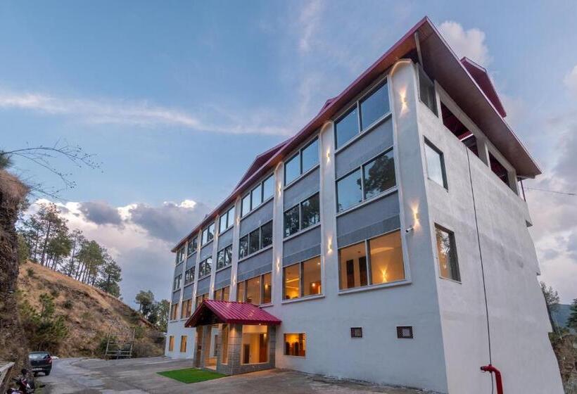 호텔 The Chail Resort, Chail
