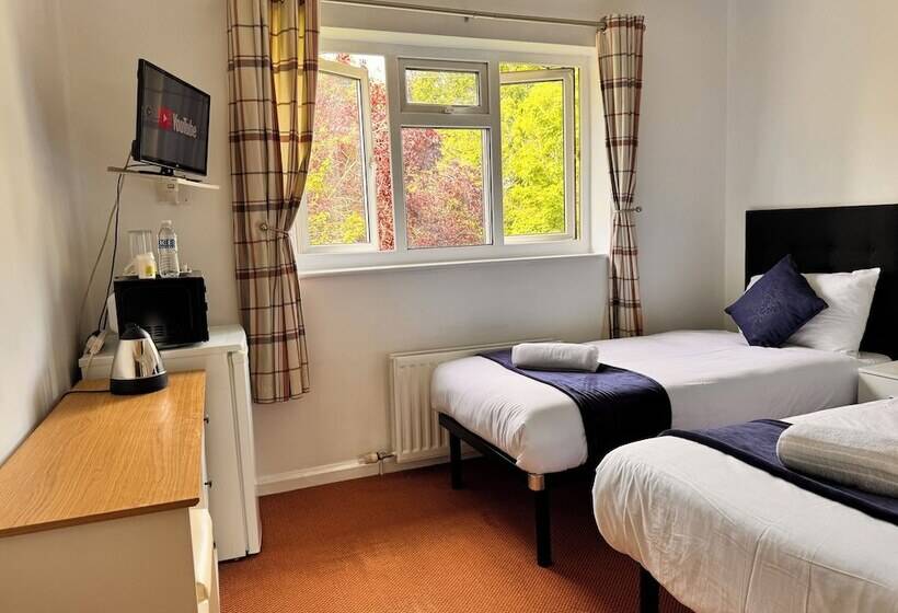 پانسیون High Trees Guest House Gatwick