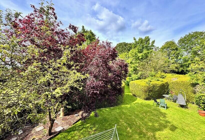 پانسیون High Trees Guest House Gatwick