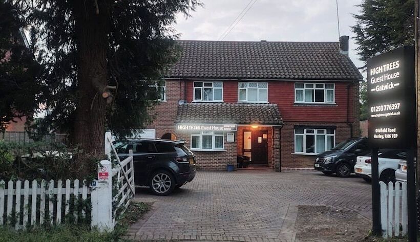پانسیون High Trees Guest House Gatwick