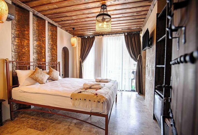 هتل Alika Castle House